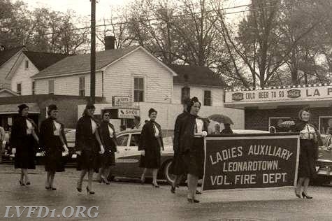 1960: Ladies Auxiliary in La Plata parade